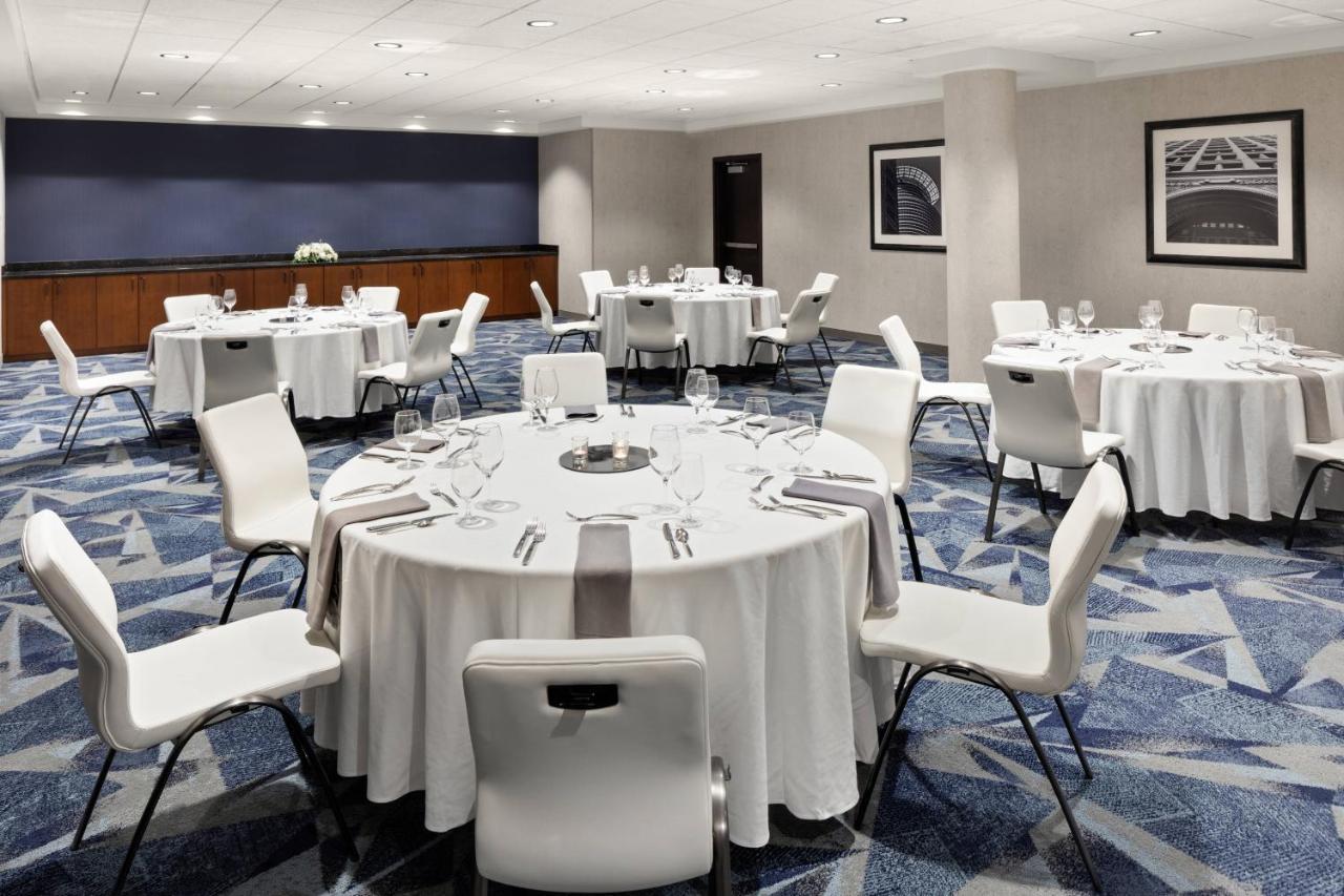 Courtyard By Marriott Minneapolis Downtown Bagian luar foto