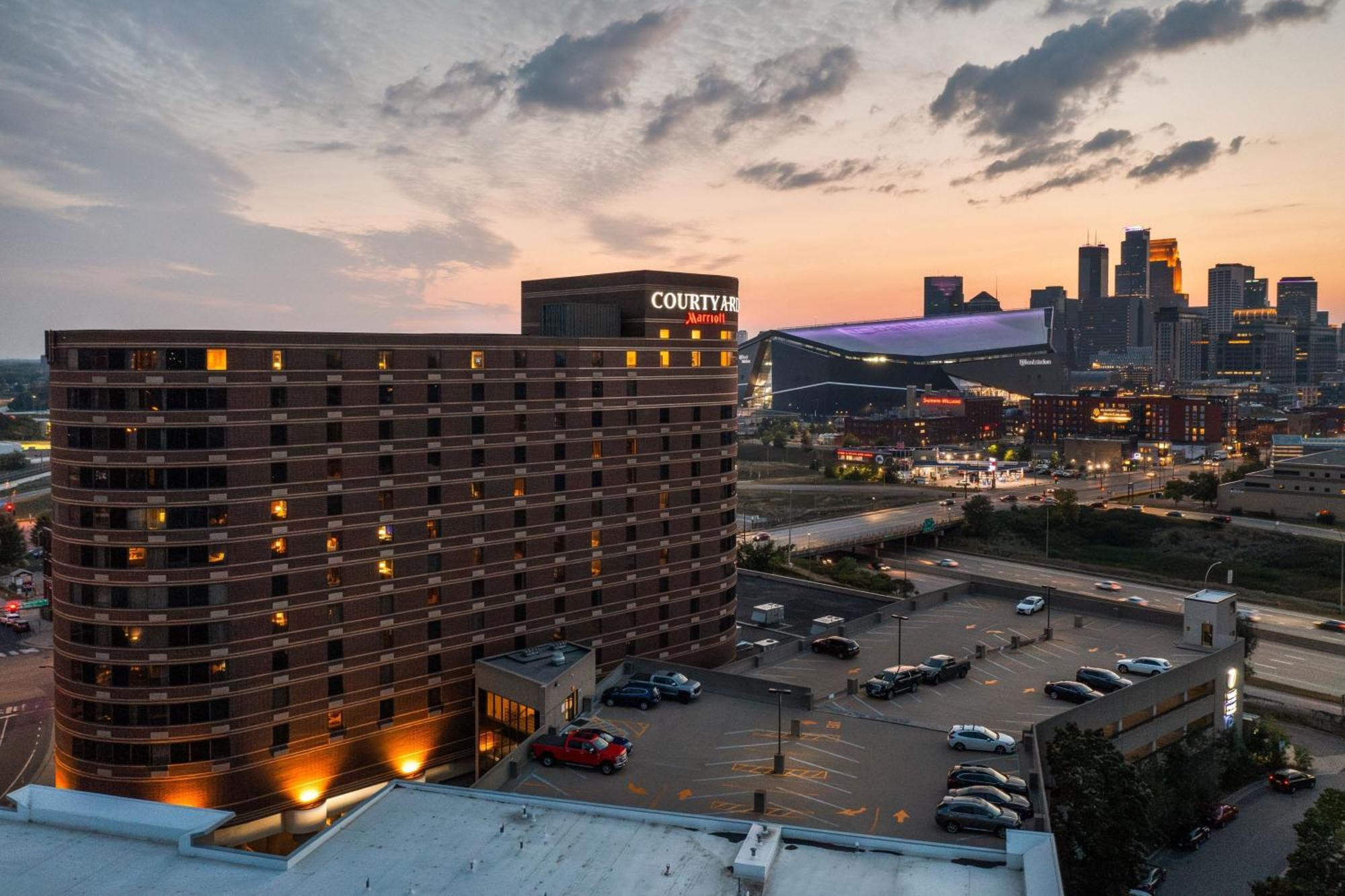 Courtyard By Marriott Minneapolis Downtown Bagian luar foto