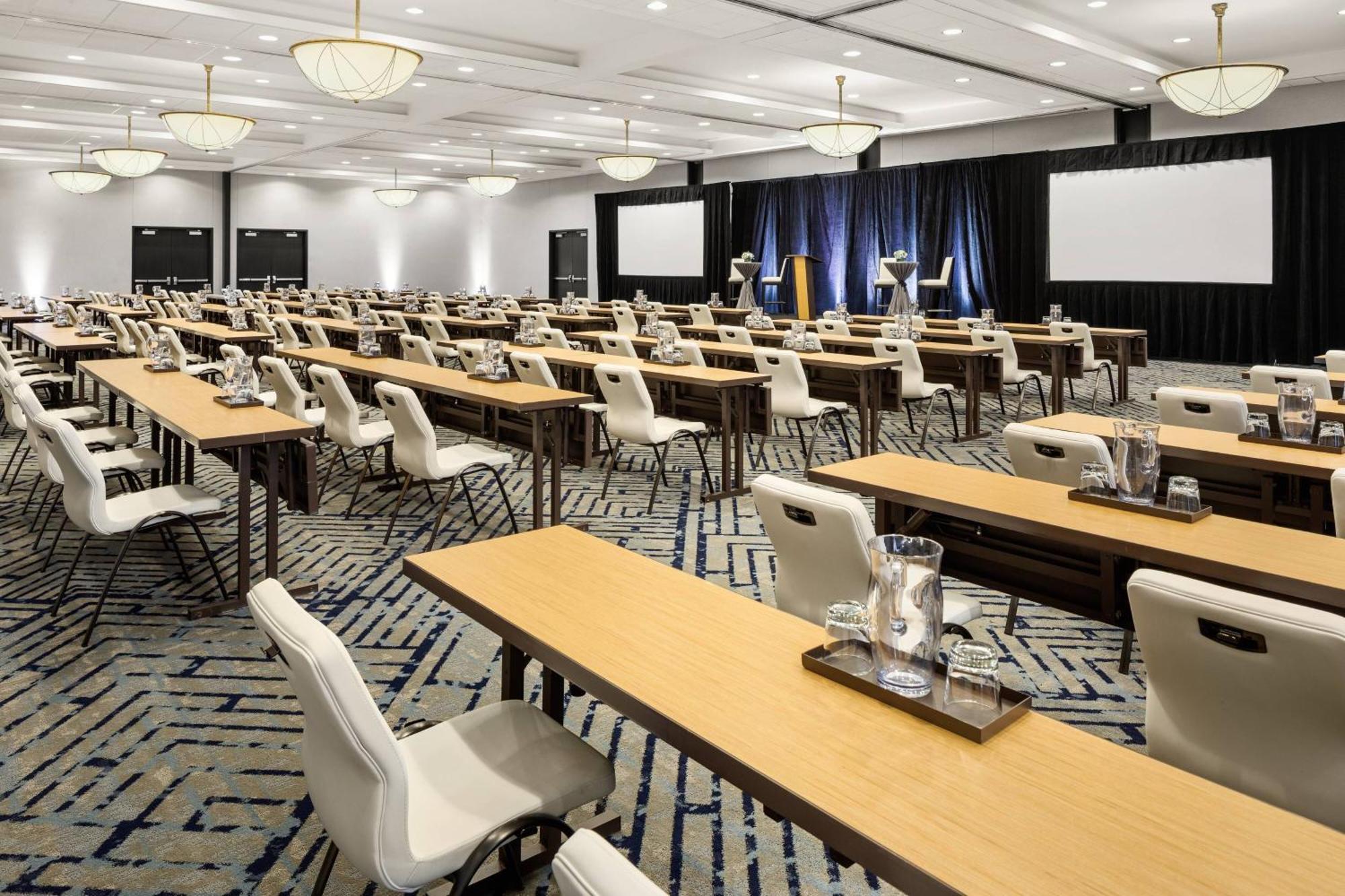 Courtyard By Marriott Minneapolis Downtown Bagian luar foto