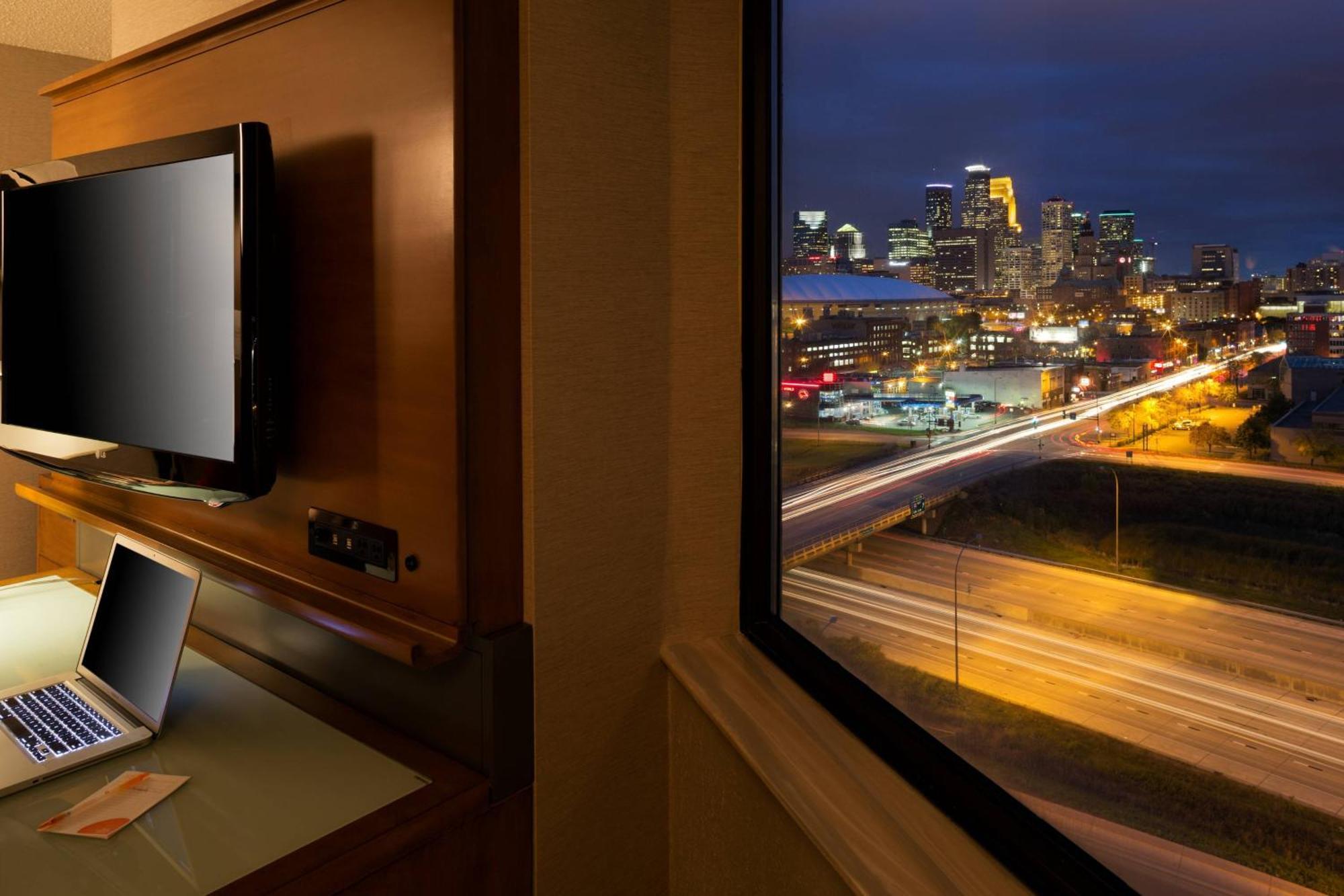 Courtyard By Marriott Minneapolis Downtown Bagian luar foto